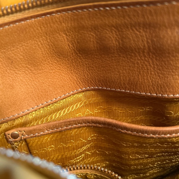 Prada bag - Picture 6 of 7